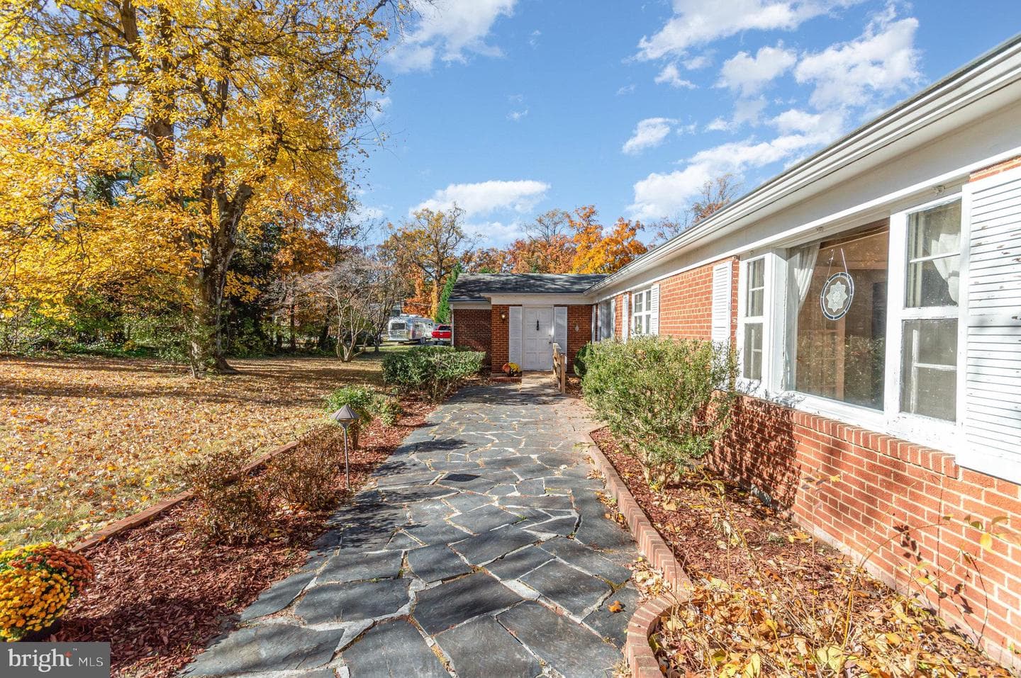 6478 Woodridge Road photo 2