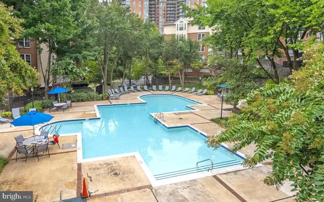 1530 Lincoln Way #302 photo 22