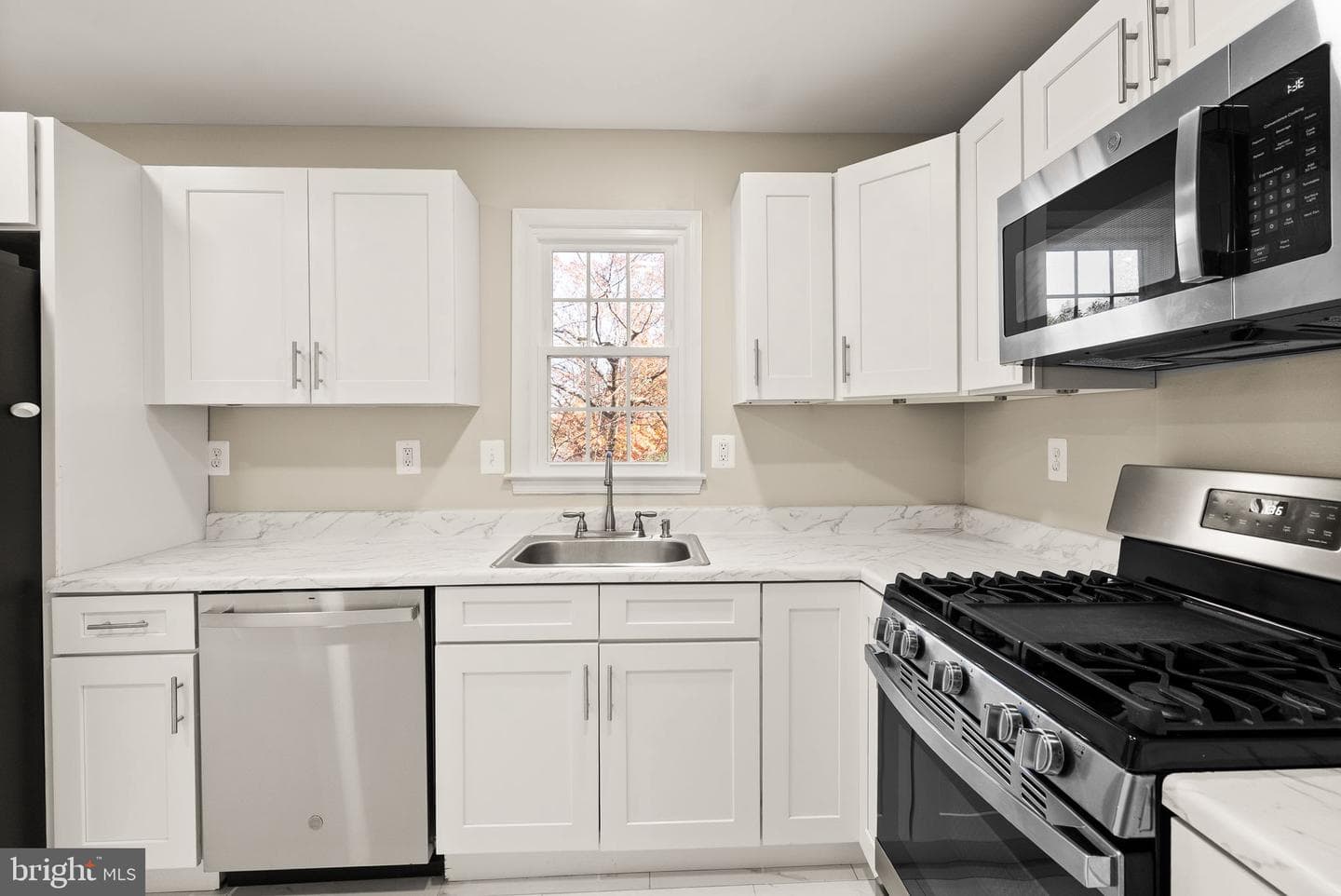 8205 Cedar Landing Court photo 2