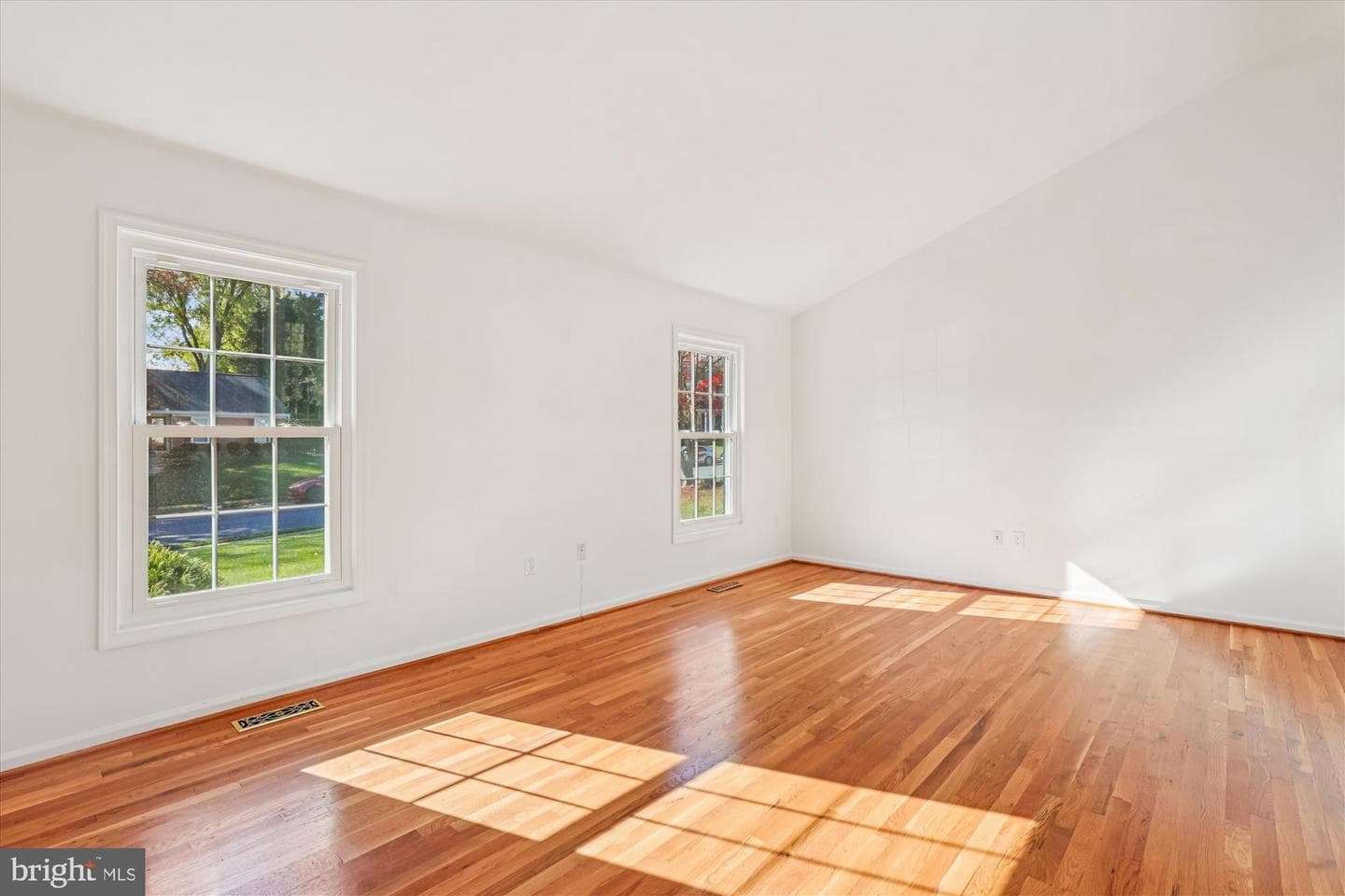 5090 Queens Wood Drive photo 15