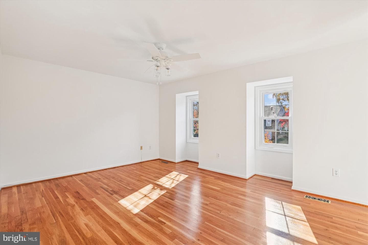 5090 Queens Wood Drive photo 31