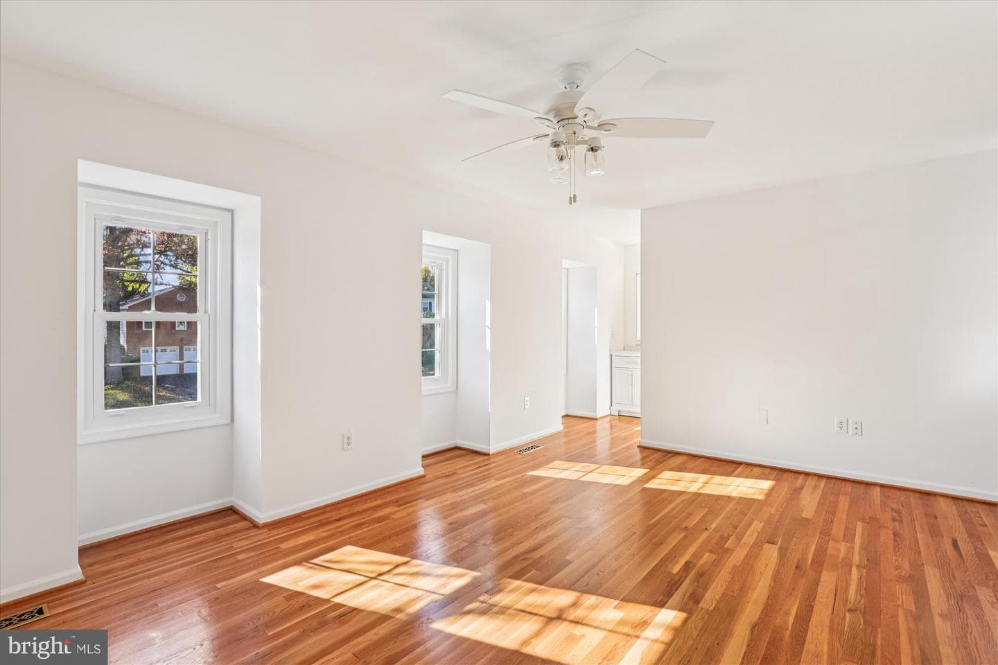 5090 Queens Wood Drive photo 34