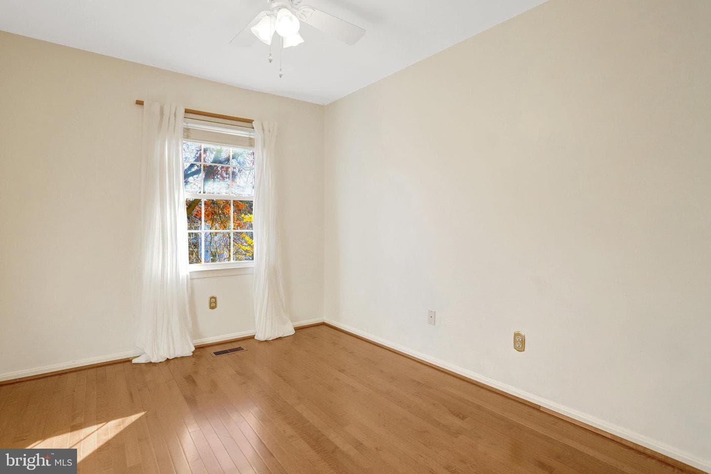 6122 Old Brentford Court photo 28