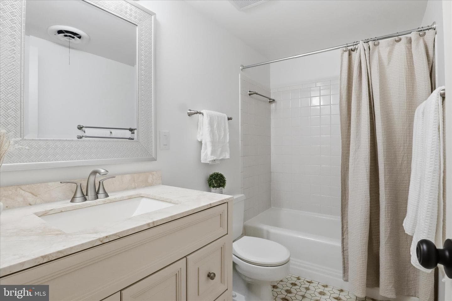 4100 Tidewater Court photo 35