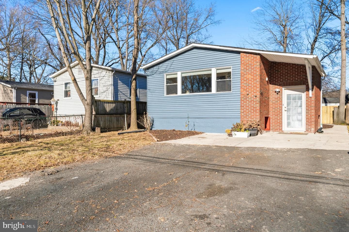 2914 Douglas Street photo 2