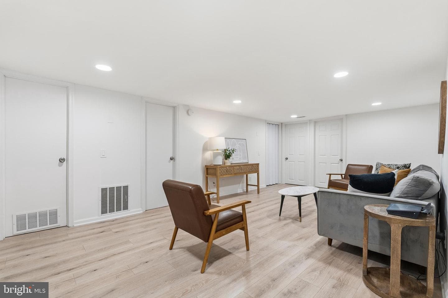 2914 Douglas Street photo 22