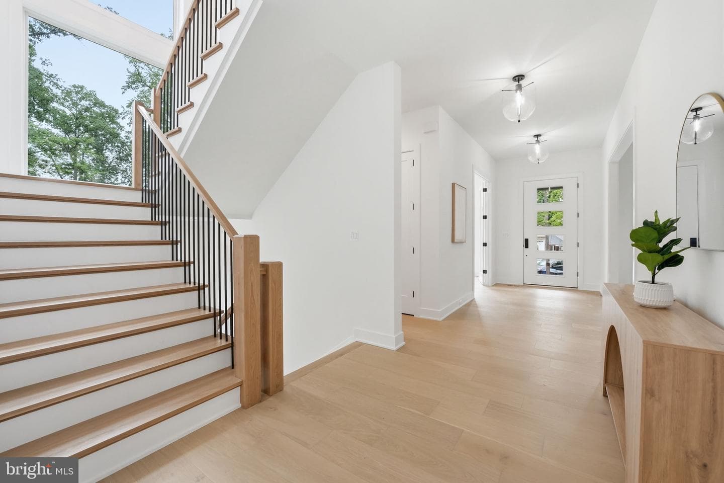 2530 Stuart Place photo 3
