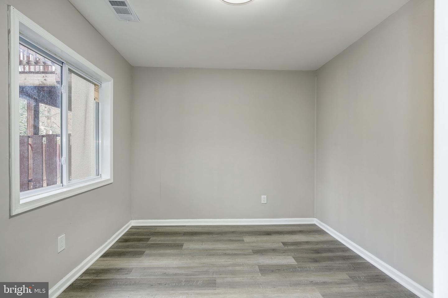 2394 Southgate Square photo 47