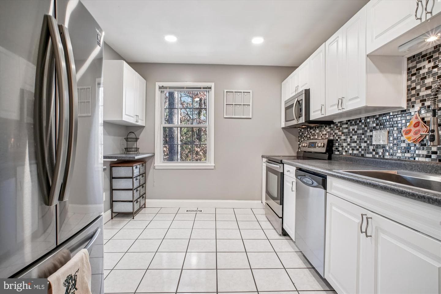 8332 Glastonbury Court photo 11