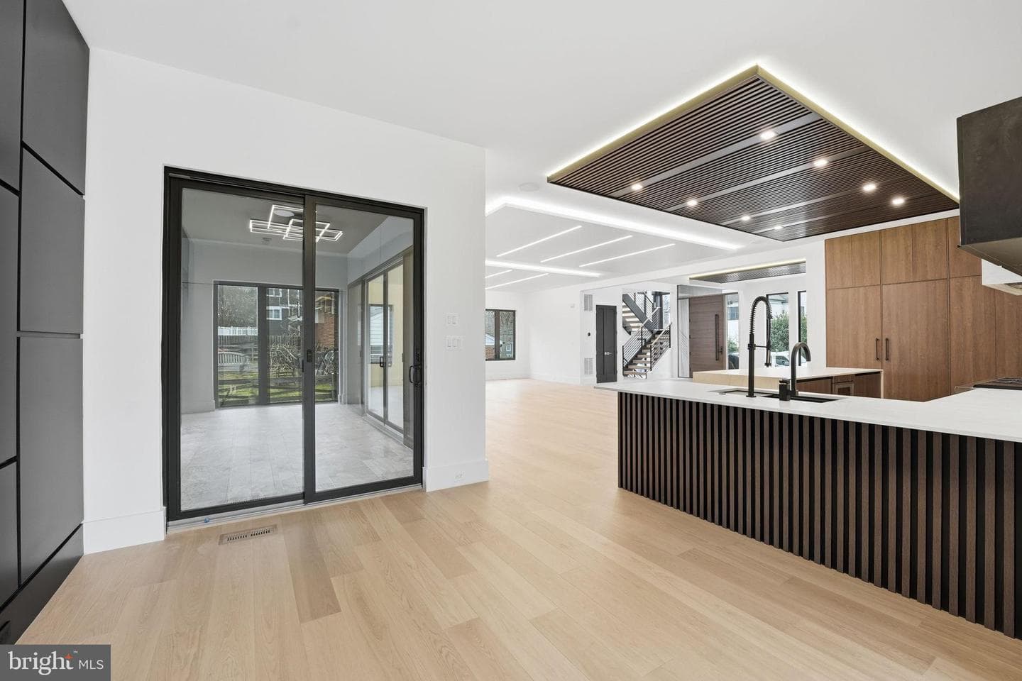 6910 Bright Avenue photo 46