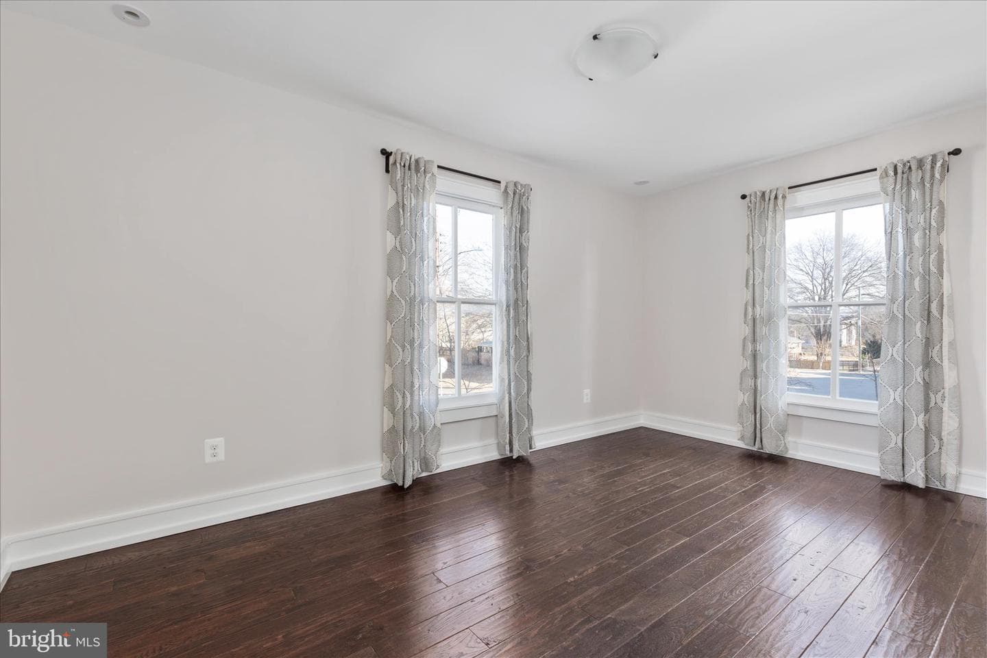 645 Jefferson Street photo 29