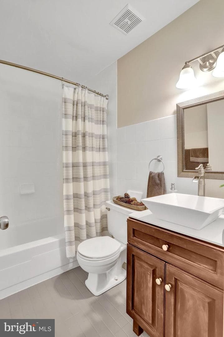9516 Vandola Court photo 32