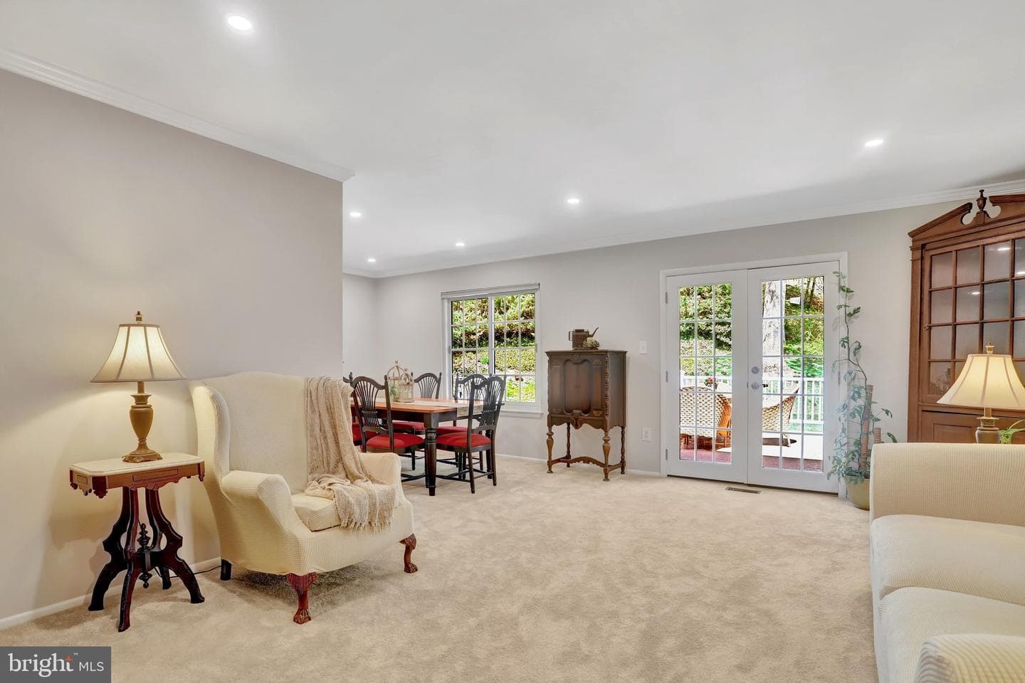 9516 Vandola Court photo 5