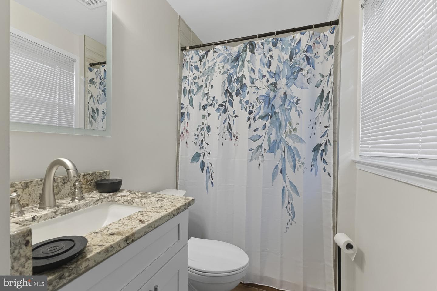 8400 Thompson Road photo 23