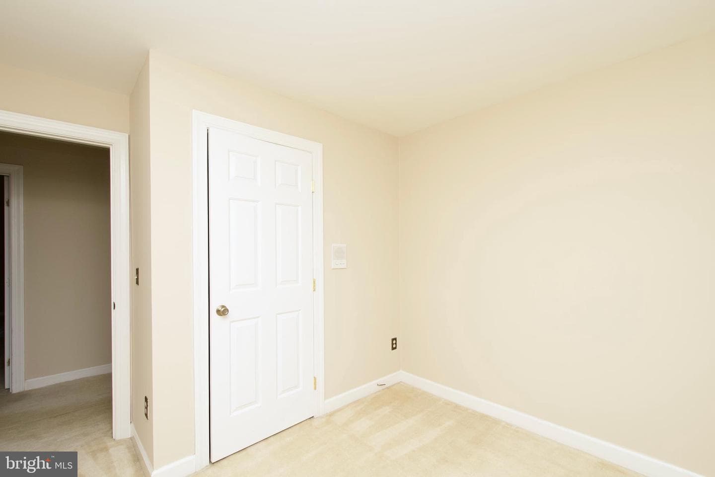 6211 Glenshire Row photo 26