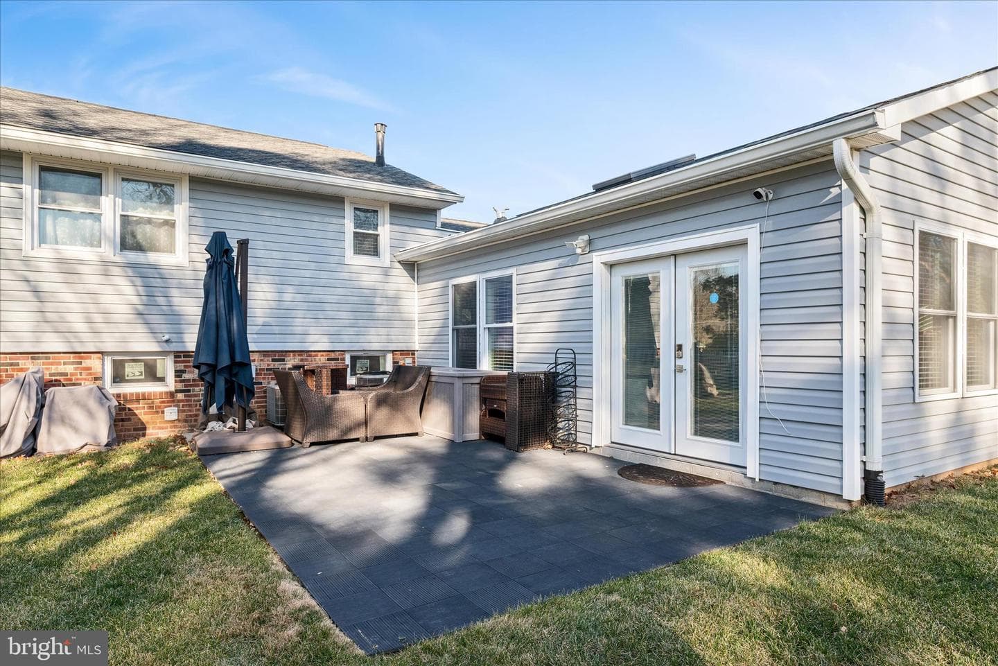 5211 Inverchapel Road photo 40