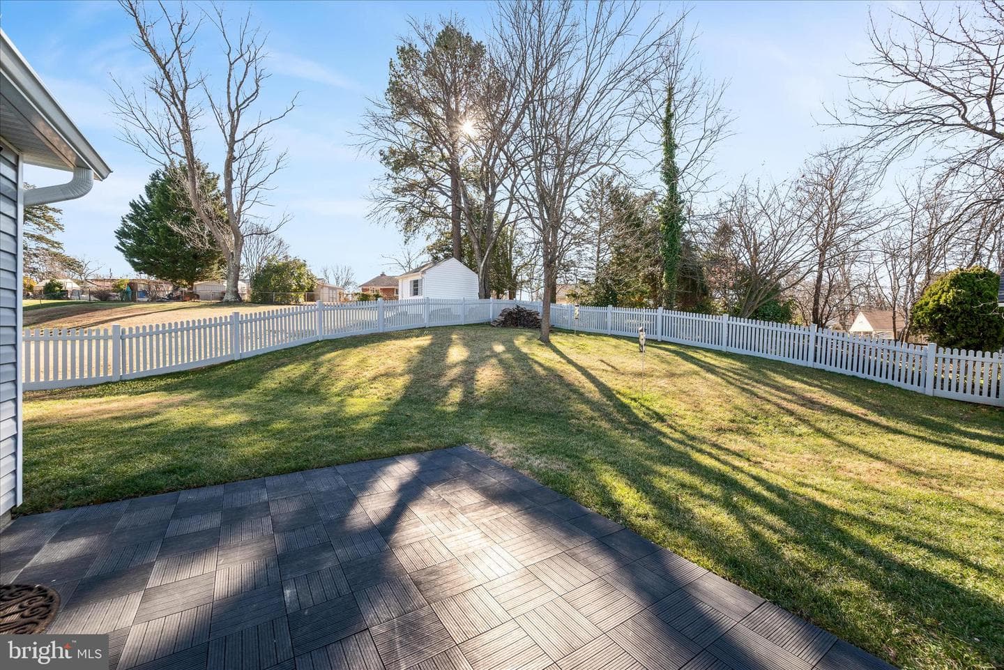 5211 Inverchapel Road photo 44