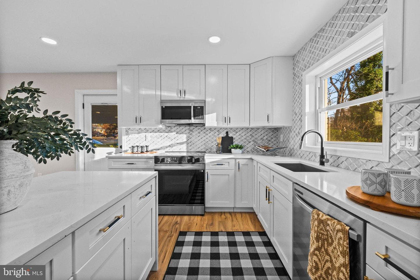4405 Laurel Road photo 1