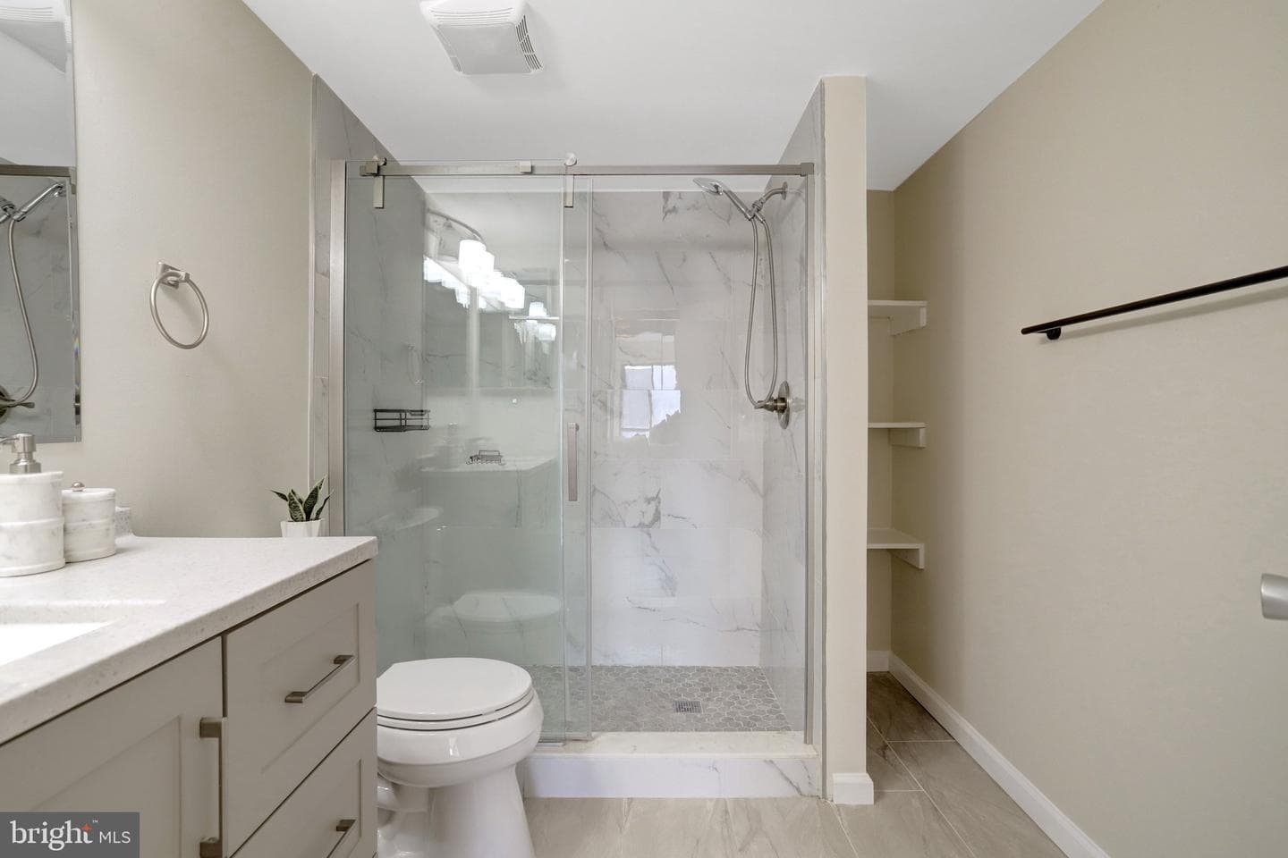 7800 Dassett Court #204 photo 25