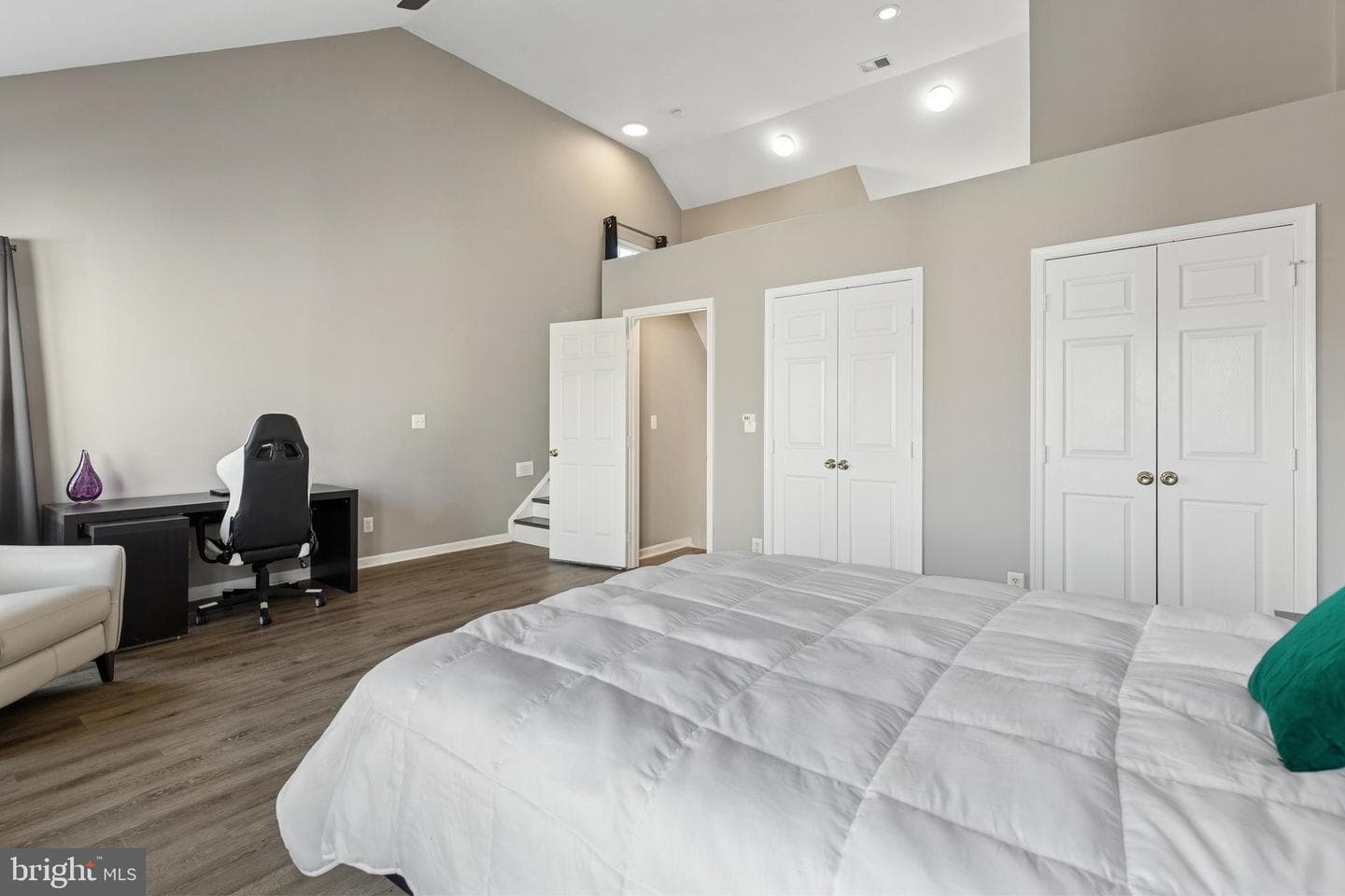 2558 James Monroe Circle photo 15