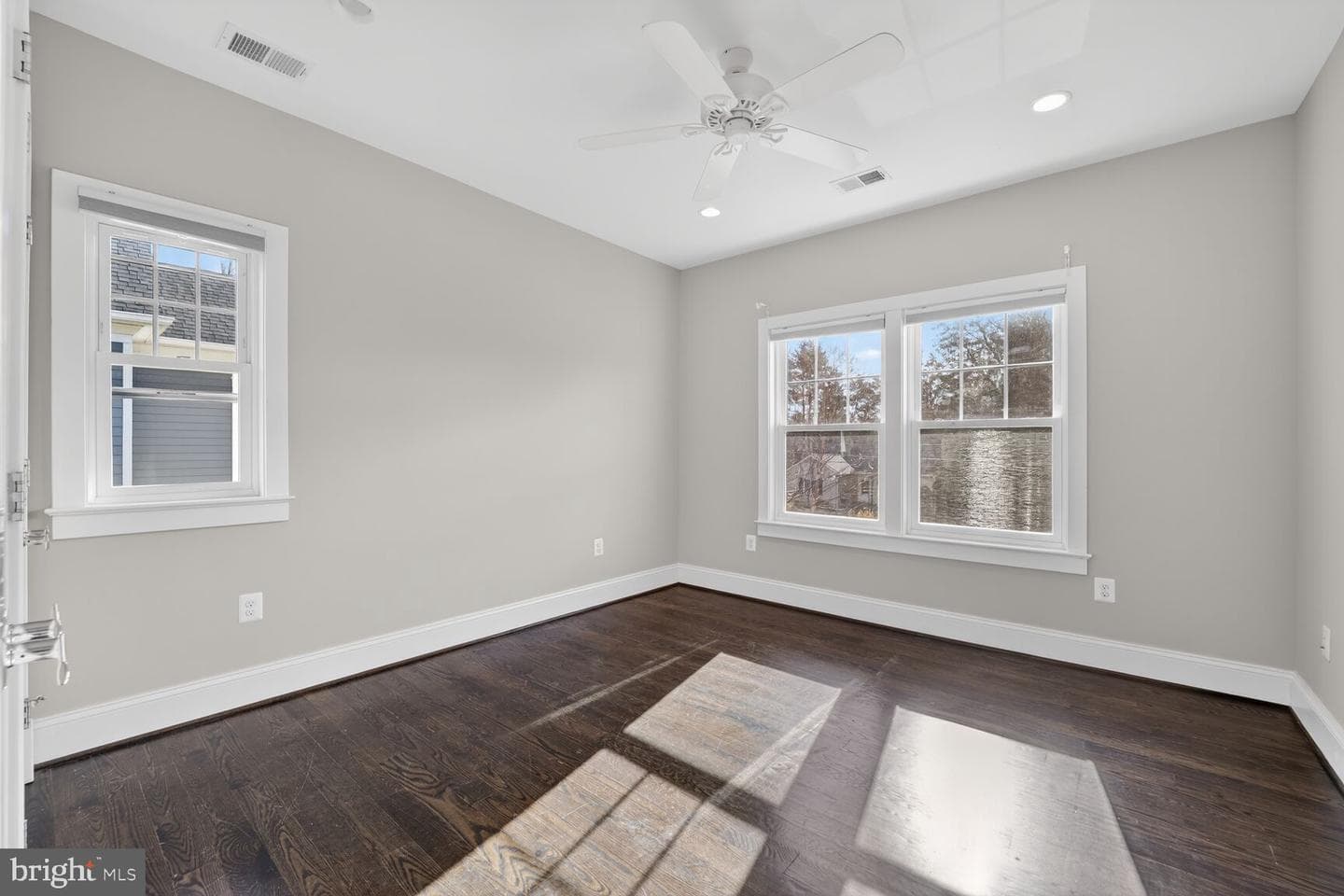 8113 Wellington Road photo 39