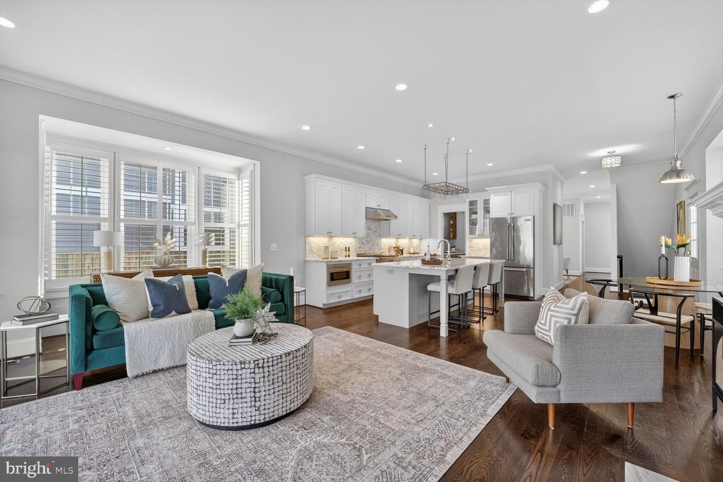 8113 Wellington Road photo 5