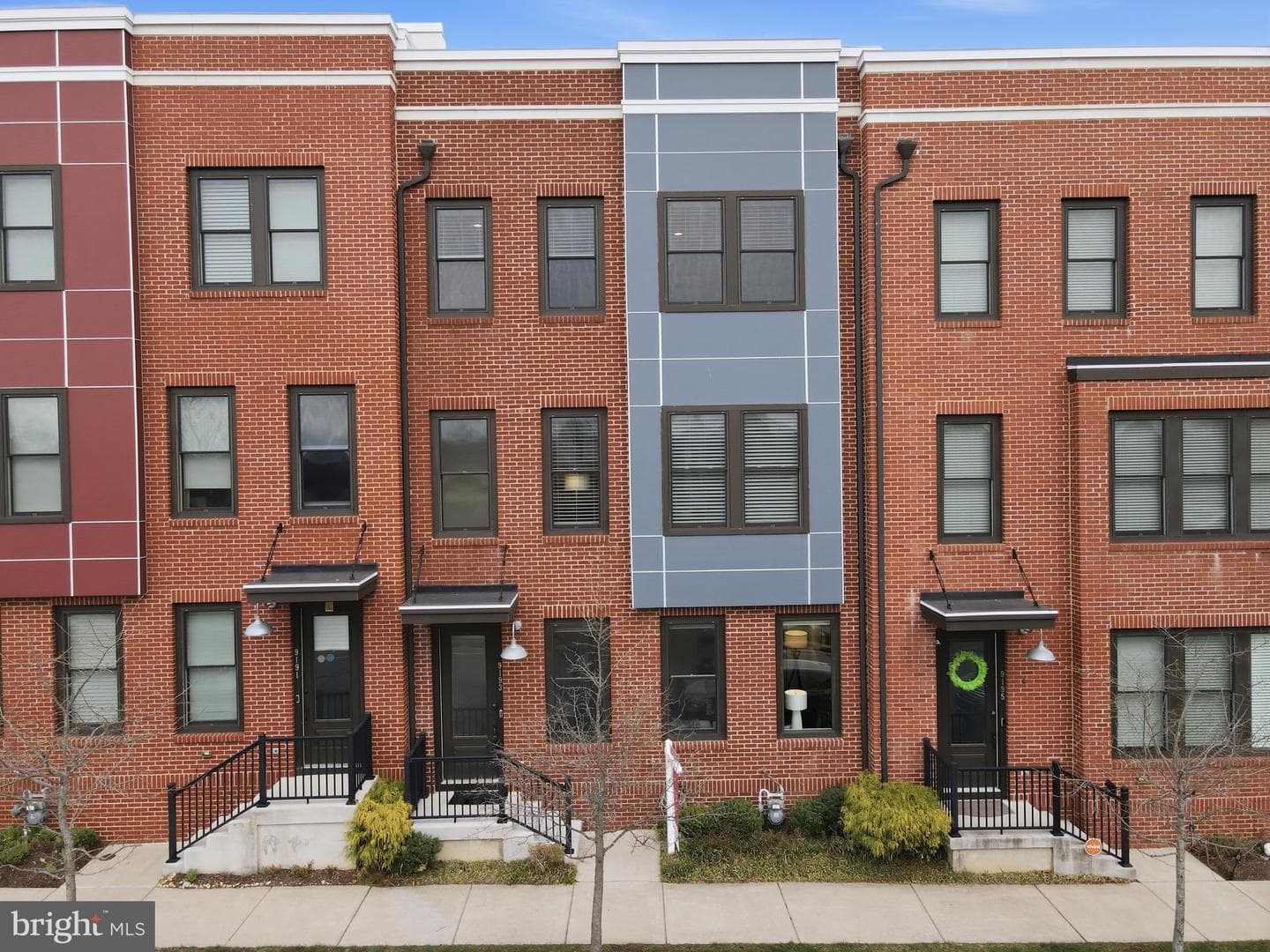 9193 Central Green Street