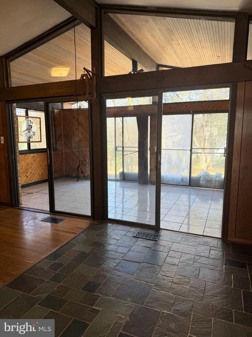 10400 Hunter Ridge Drive photo 4