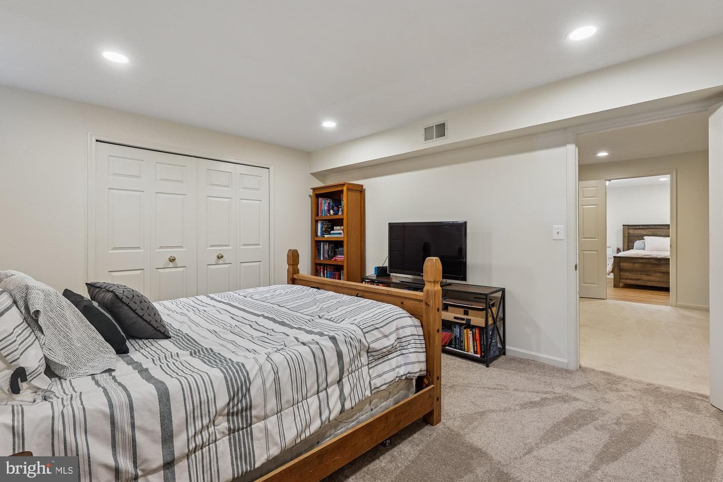 8514 Oak Chase Circle photo 40
