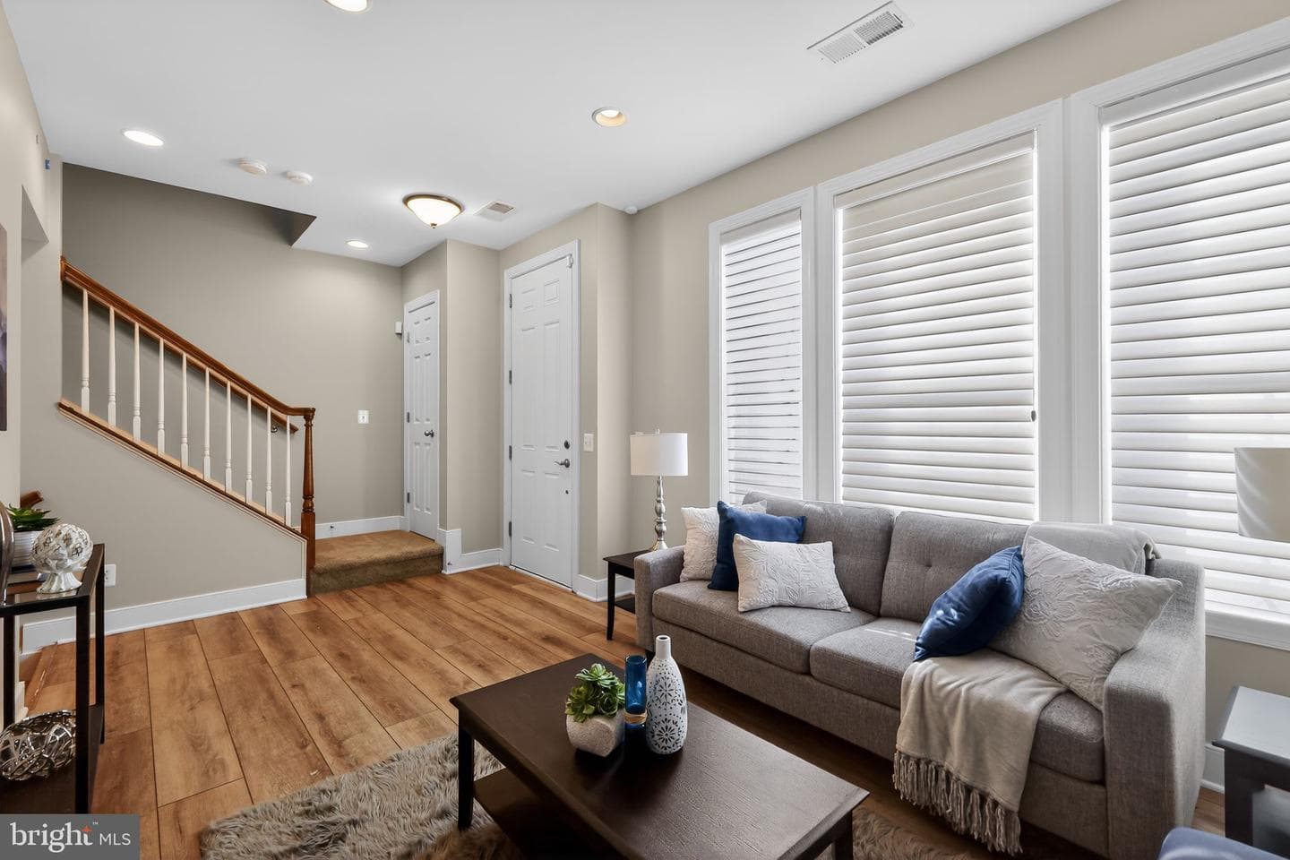 2044 Blunt Lane photo 3