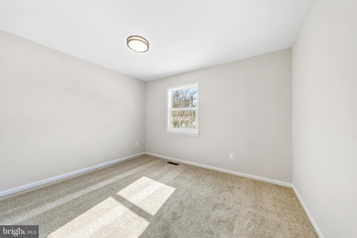 610 Worchester Street photo 21