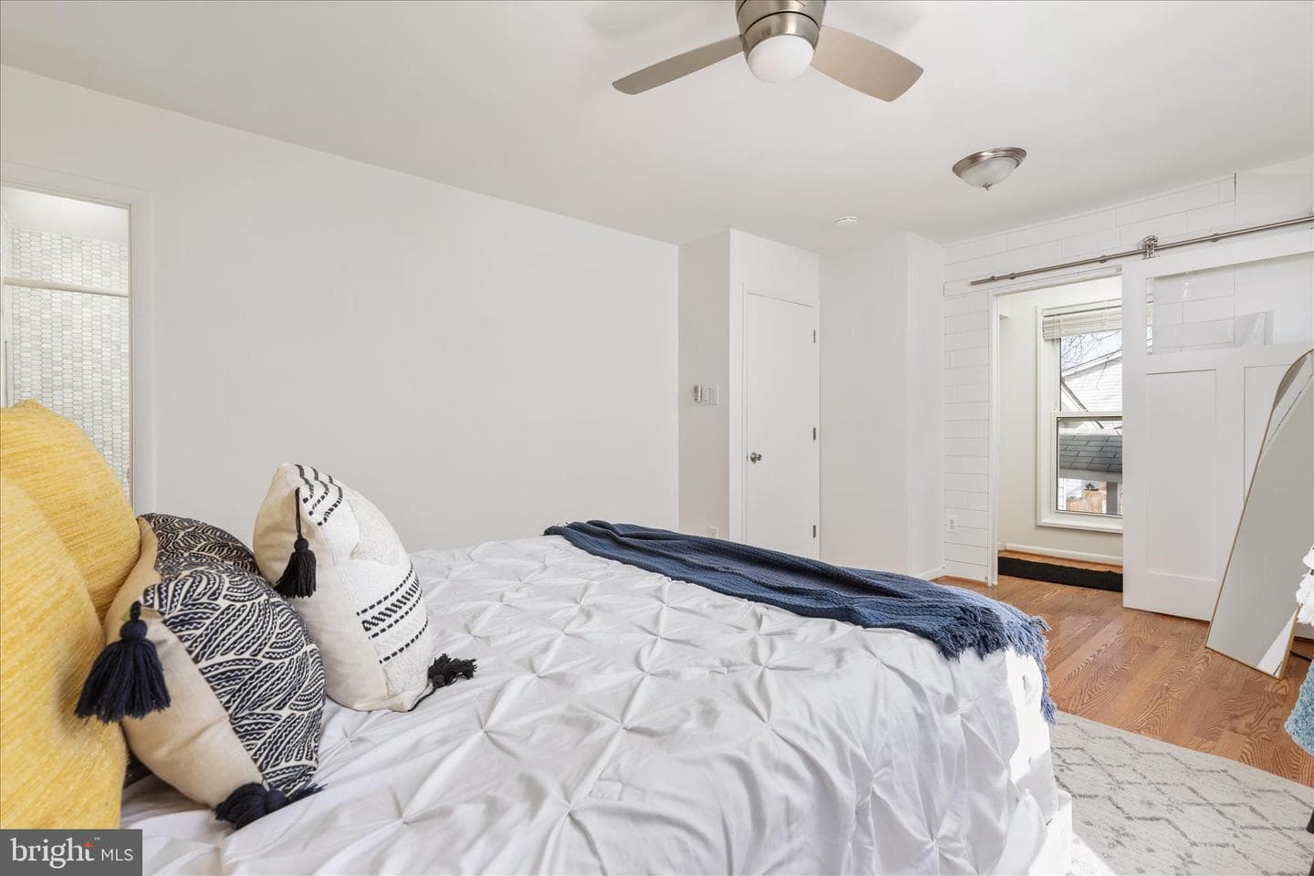 4104 Hamlin Avenue photo 11