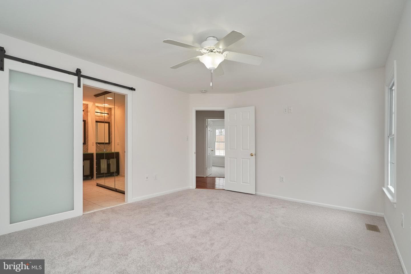 13715 Eastcliff Circle photo 13