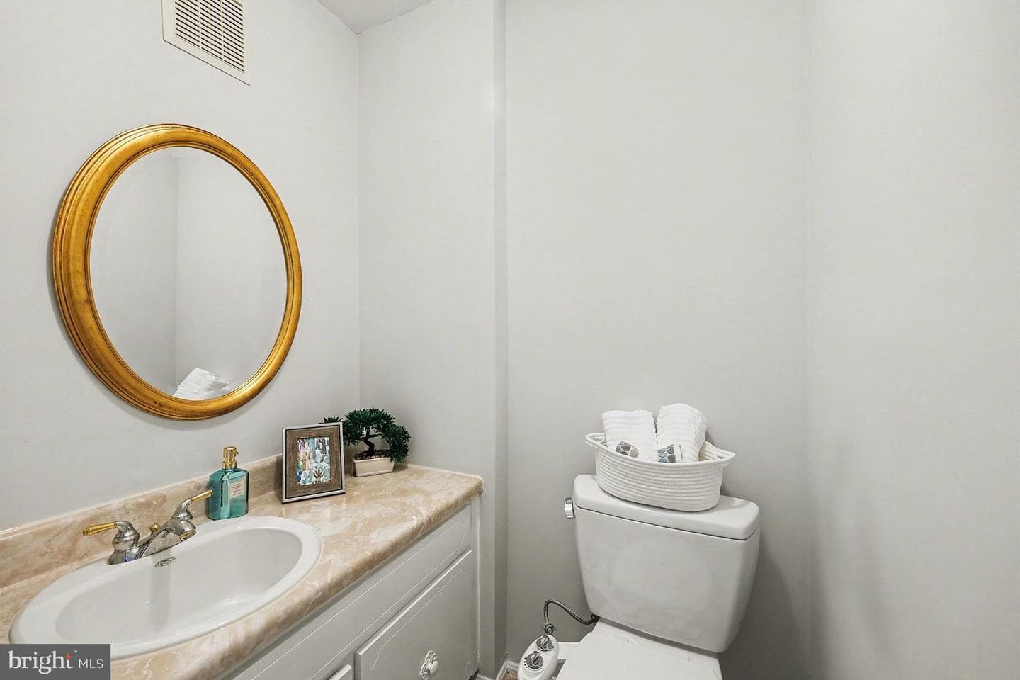 11040 Saffold Way photo 11