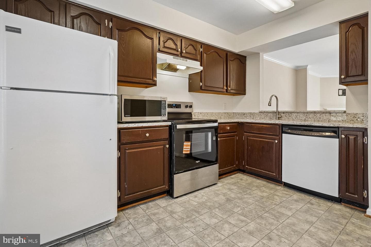 14033 Betsy Ross Lane photo 8