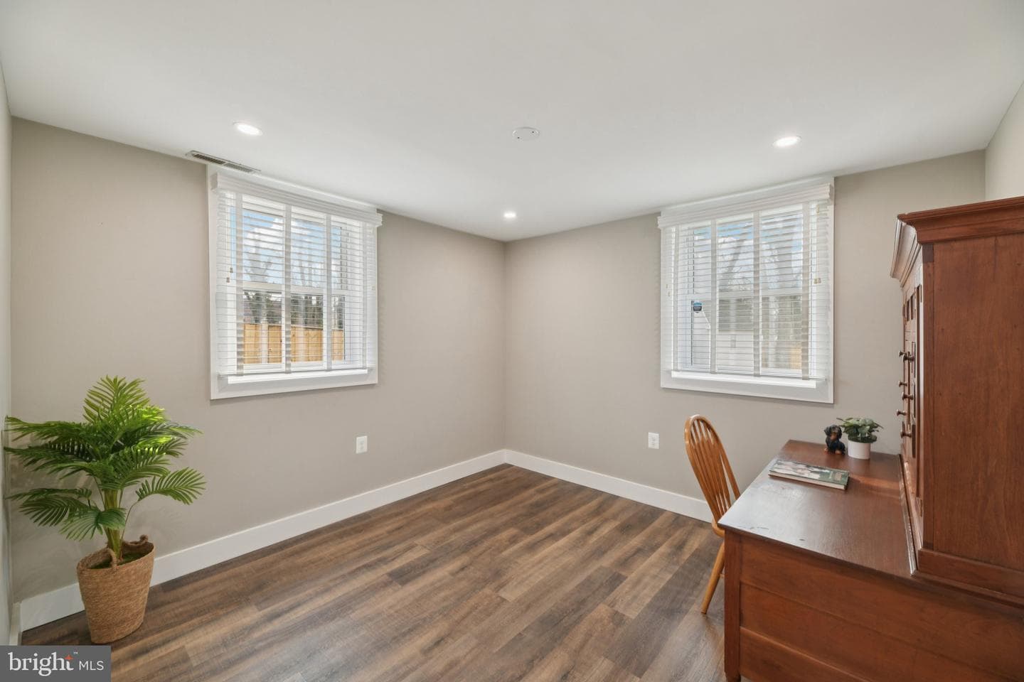8422 Woodlawn Street photo 17
