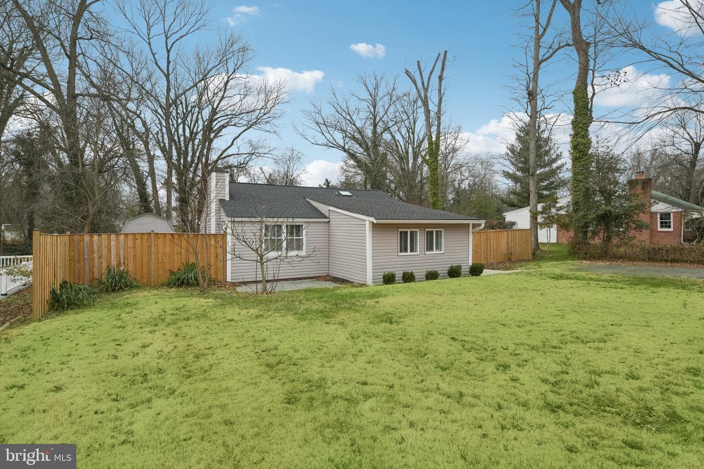 8422 Woodlawn Street photo 2