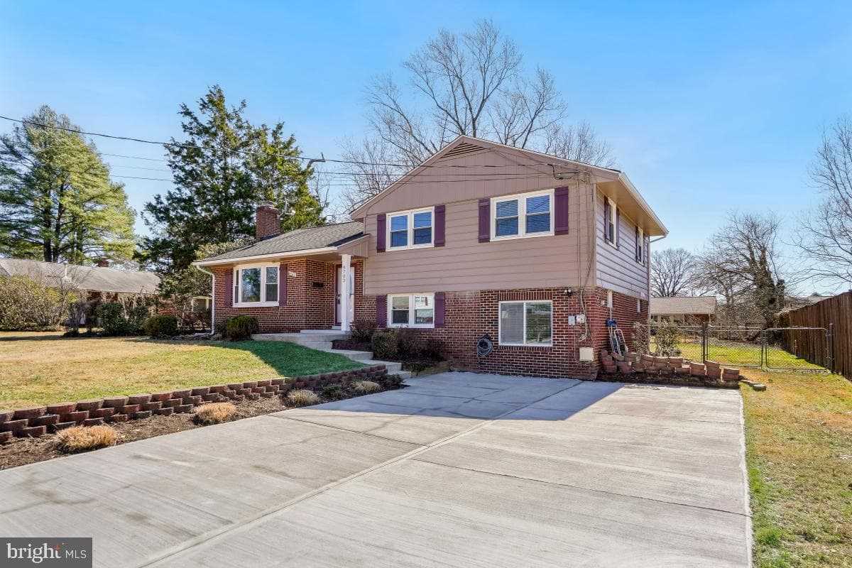 6703 Anders Terrace photo 2