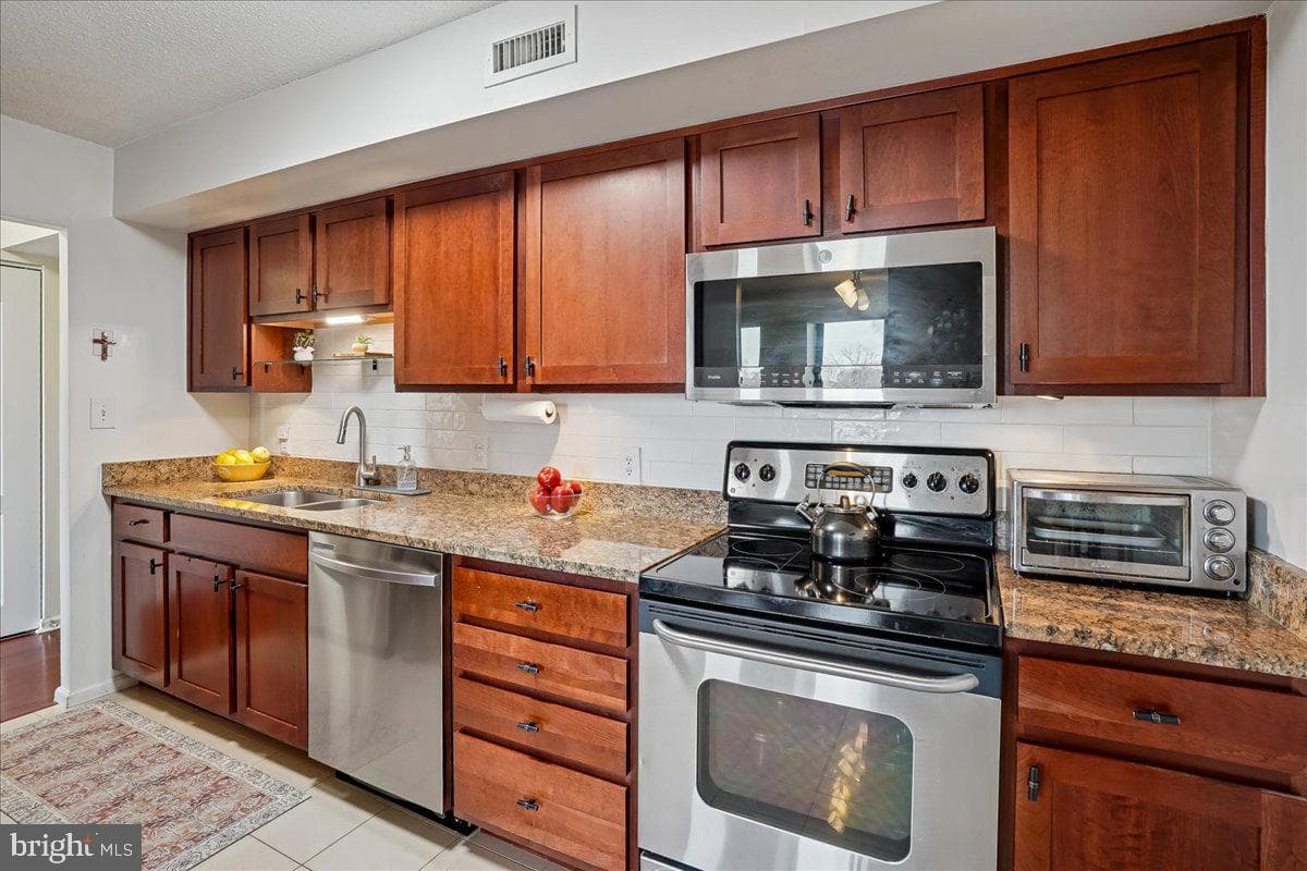 2230 George C Marshall Drive #904 photo 16