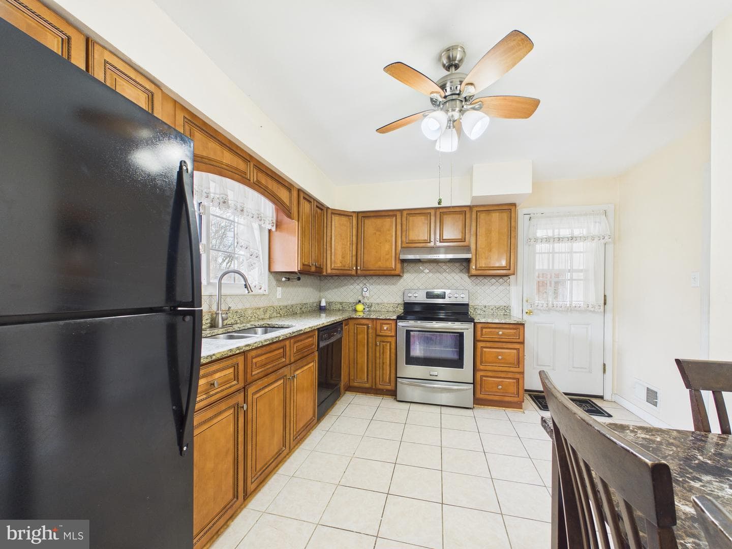 5907 Camberly Avenue photo 8