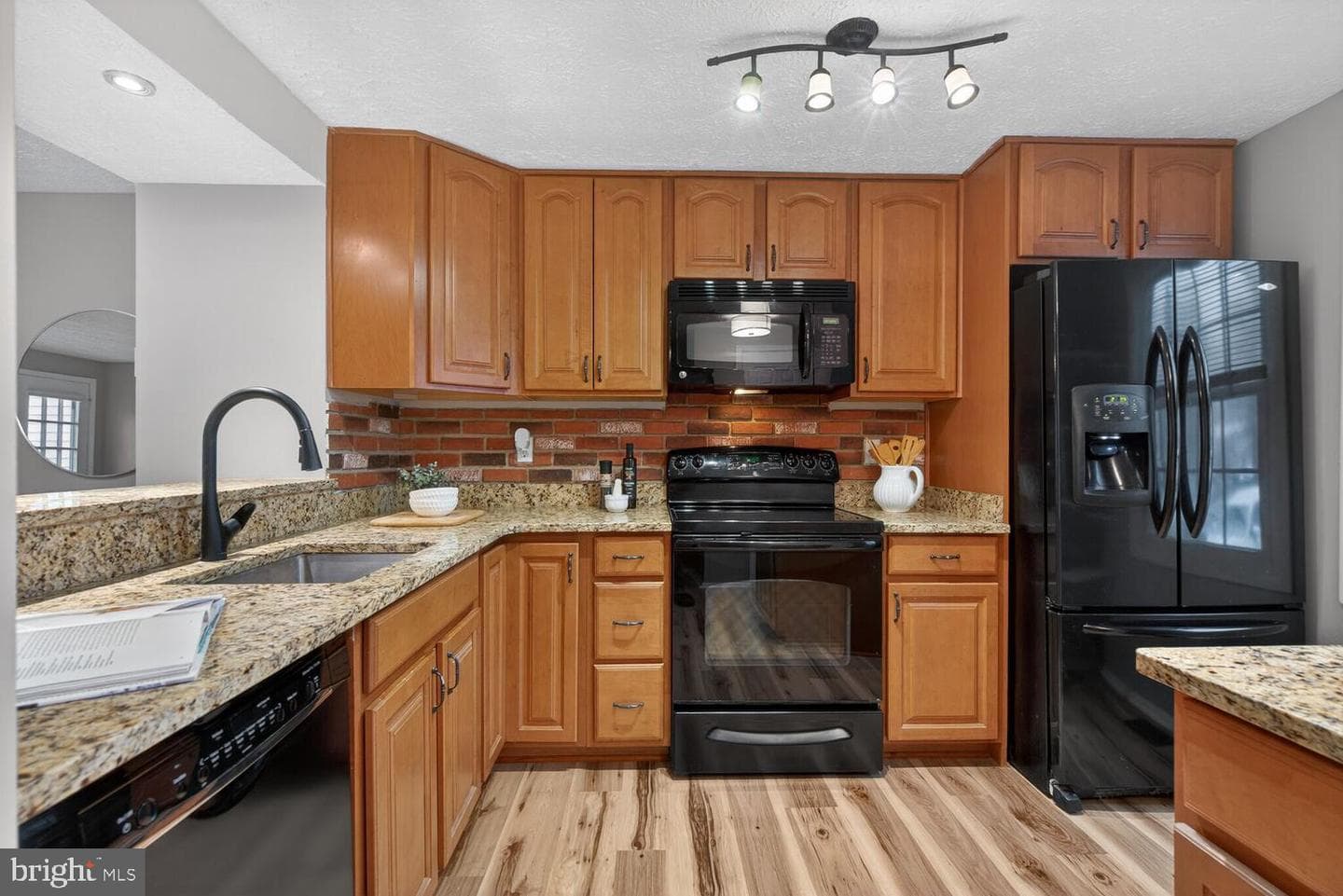 8462 Lazy Creek Court photo 2
