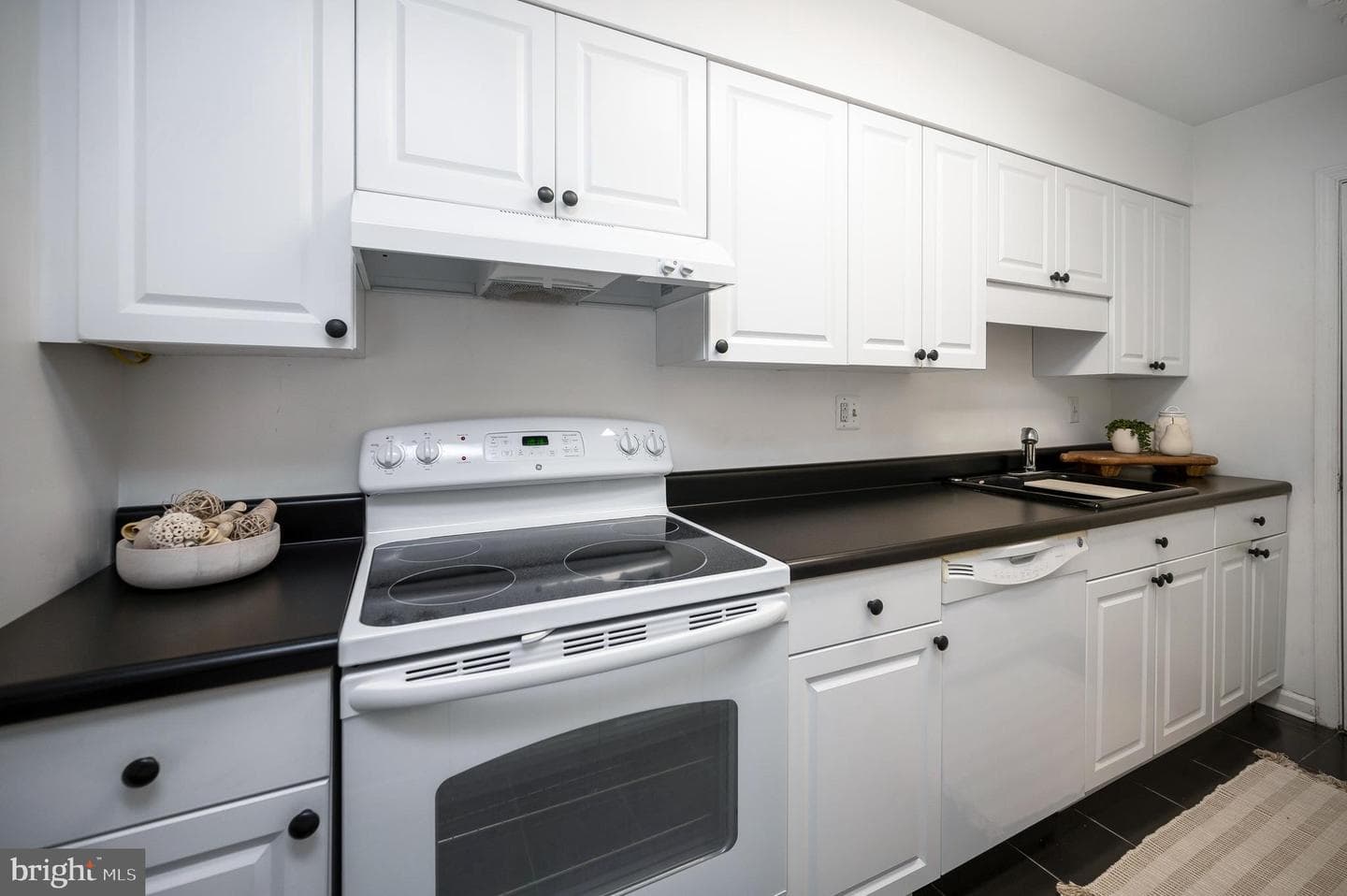 5902-B Queenston Street #505 photo 14