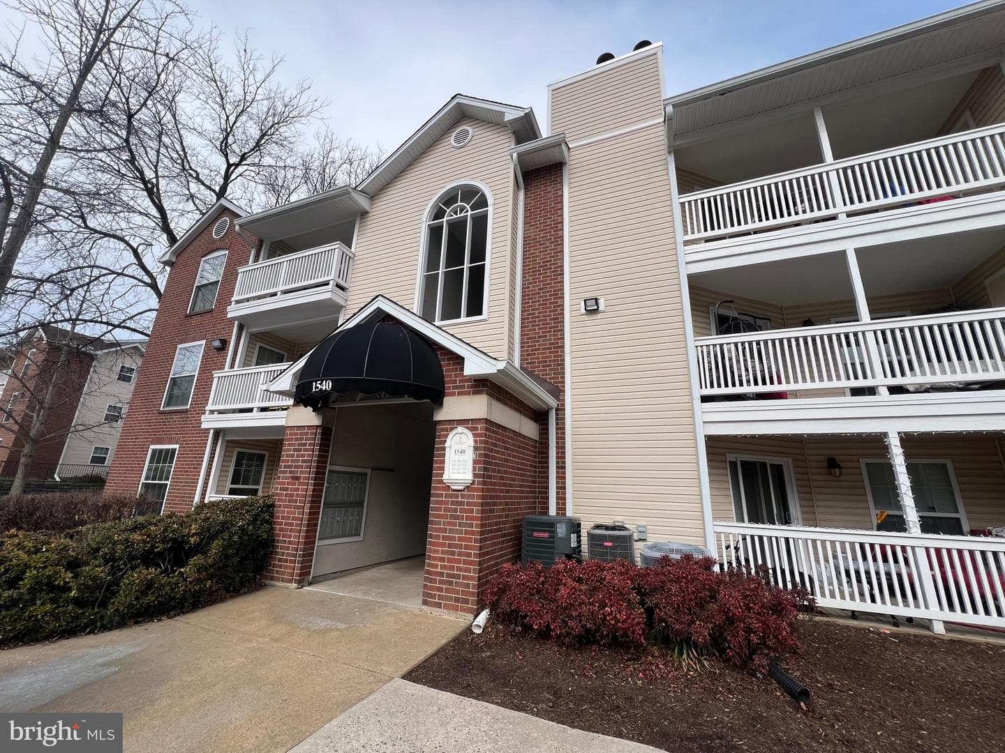 1540 Lincoln Way #101b photo 2