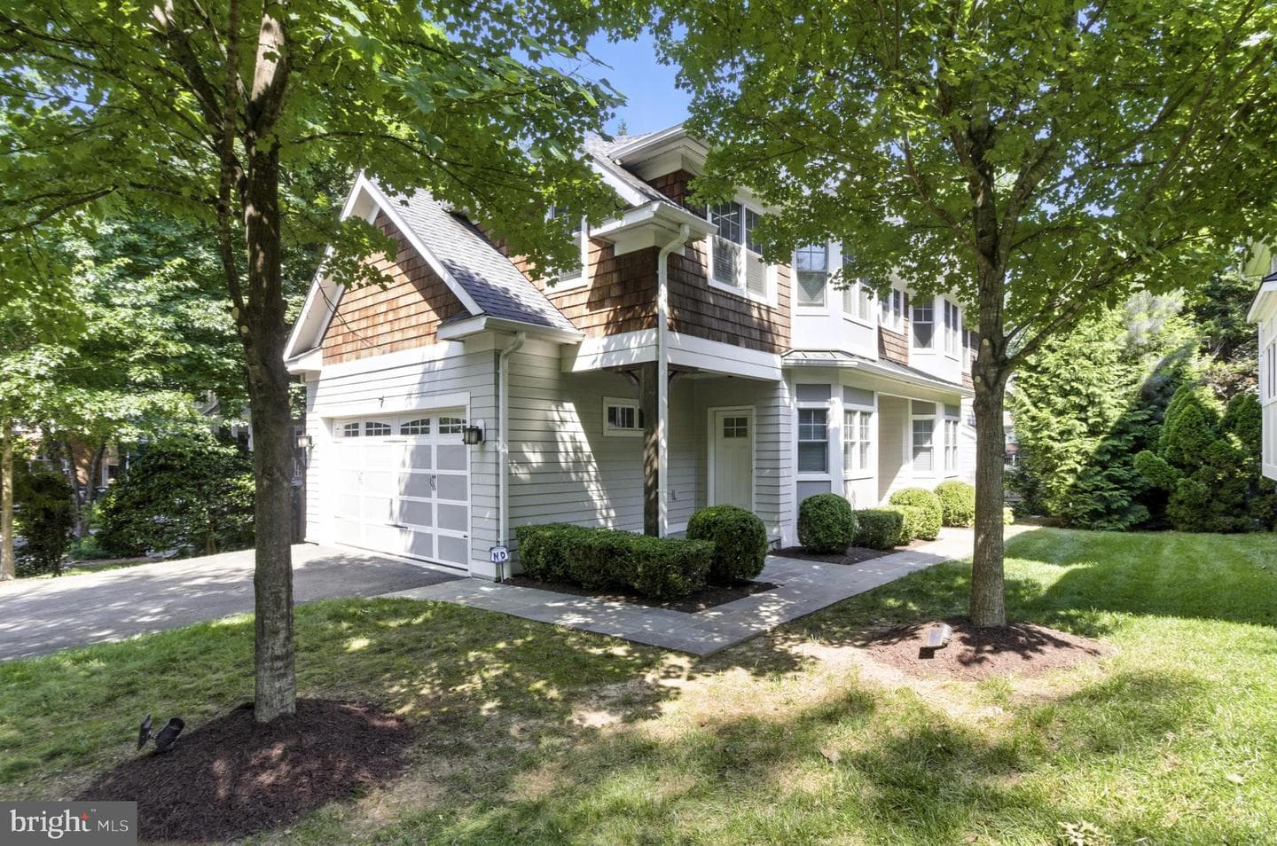 6838 Saint Albans Road photo 2