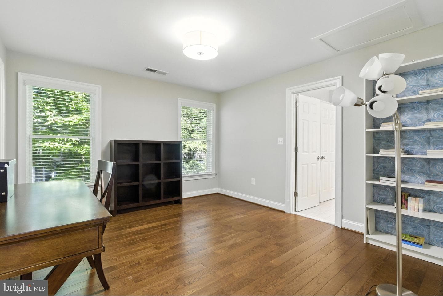 6838 Saint Albans Road photo 26