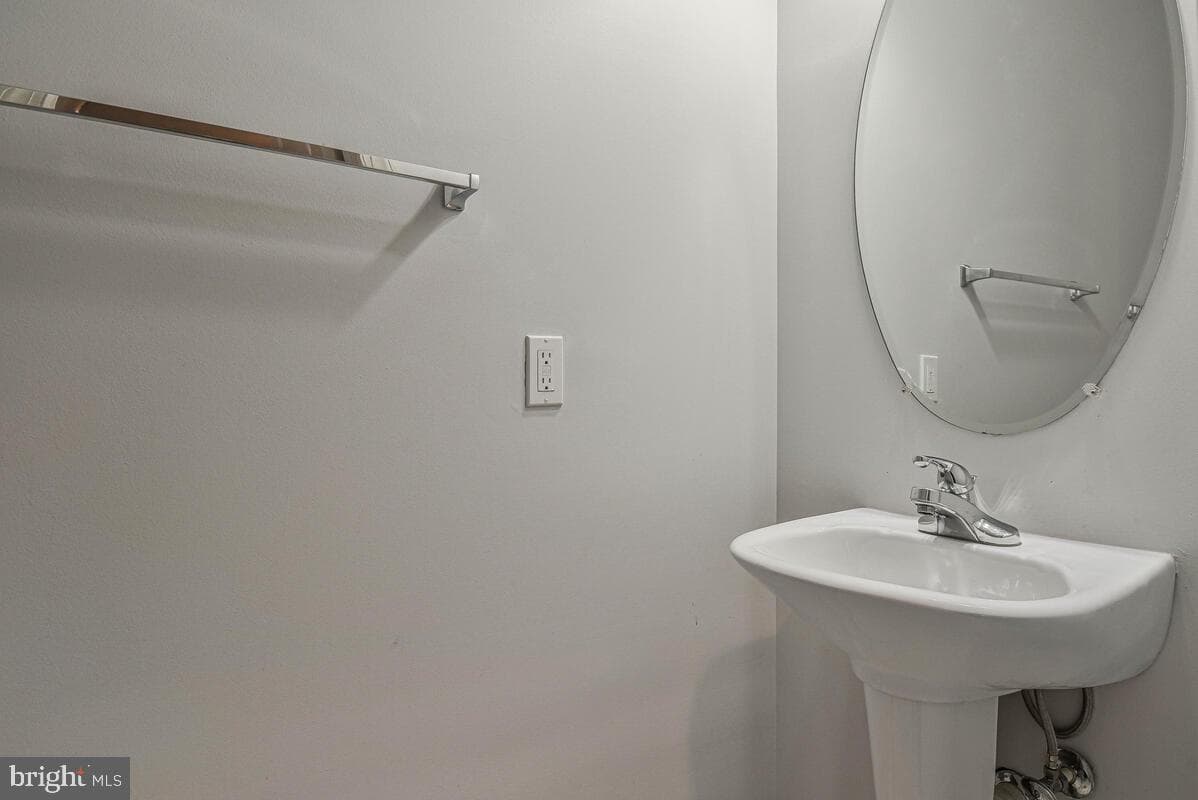 8045 Gatehouse Road #17 photo 4