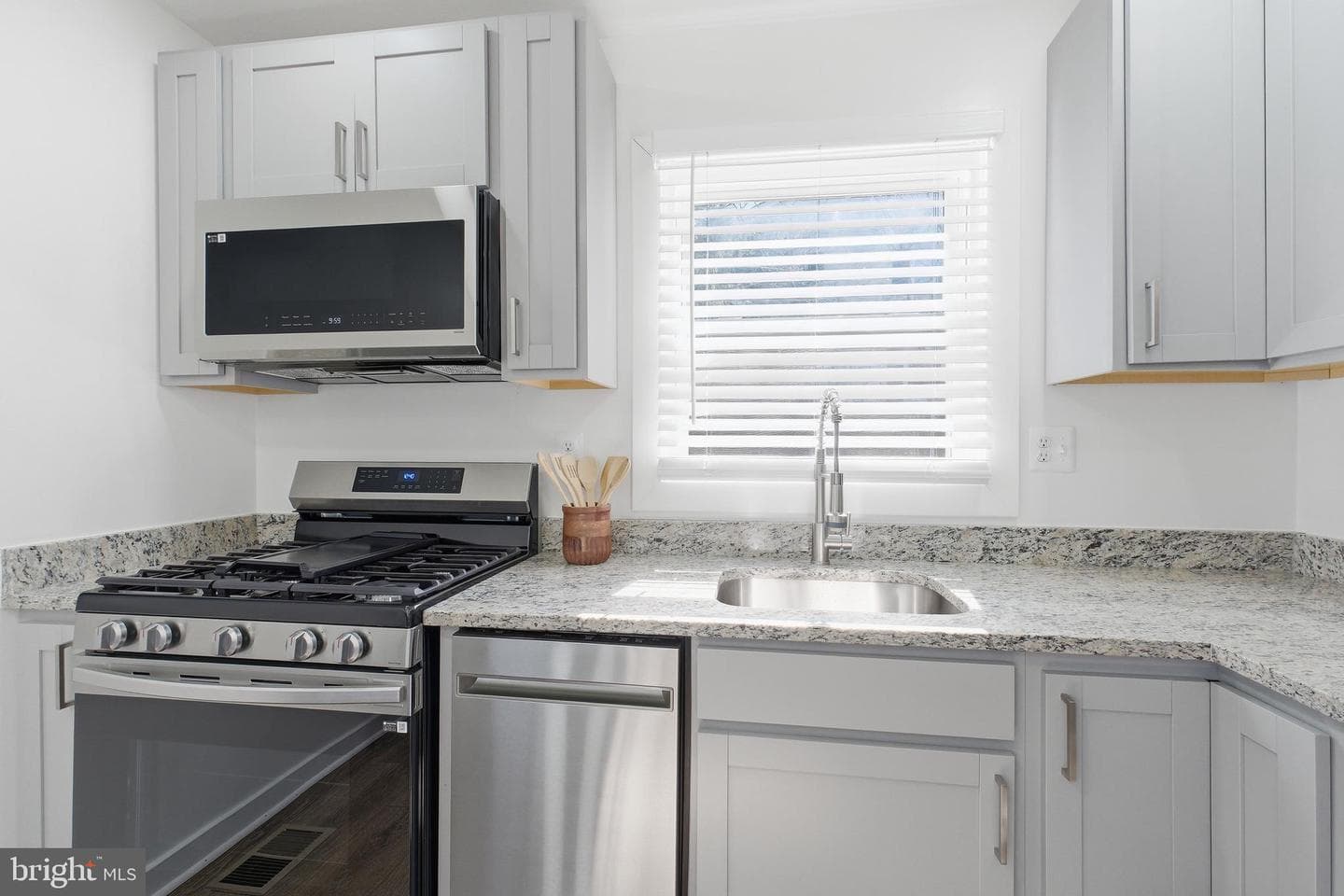 5719 La Vista Drive photo 9