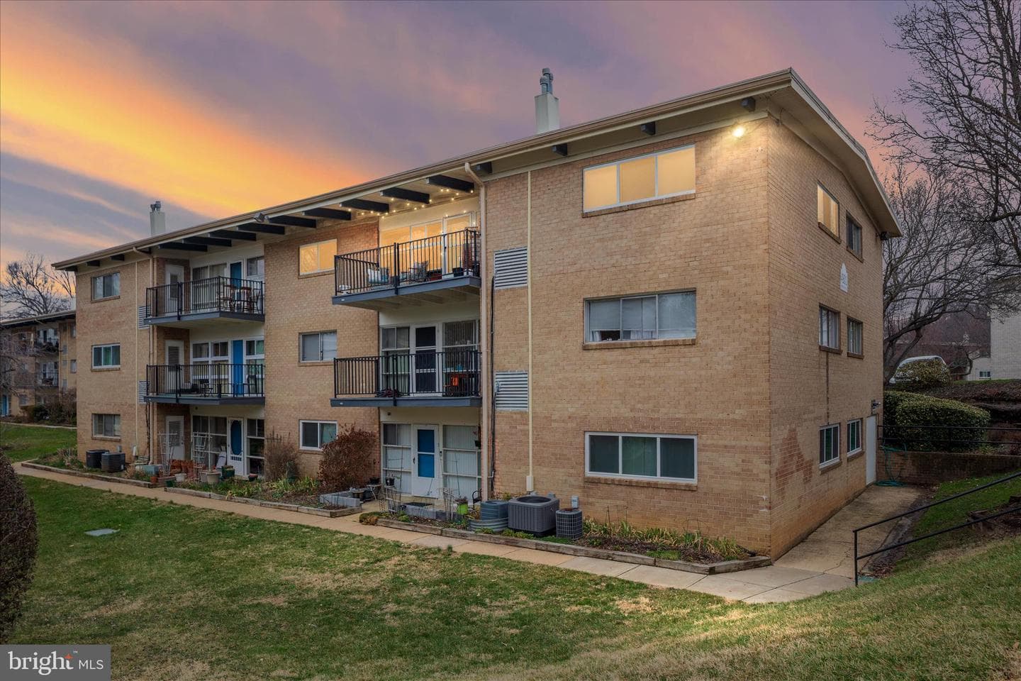 4901 Americana Drive #202 photo 32
