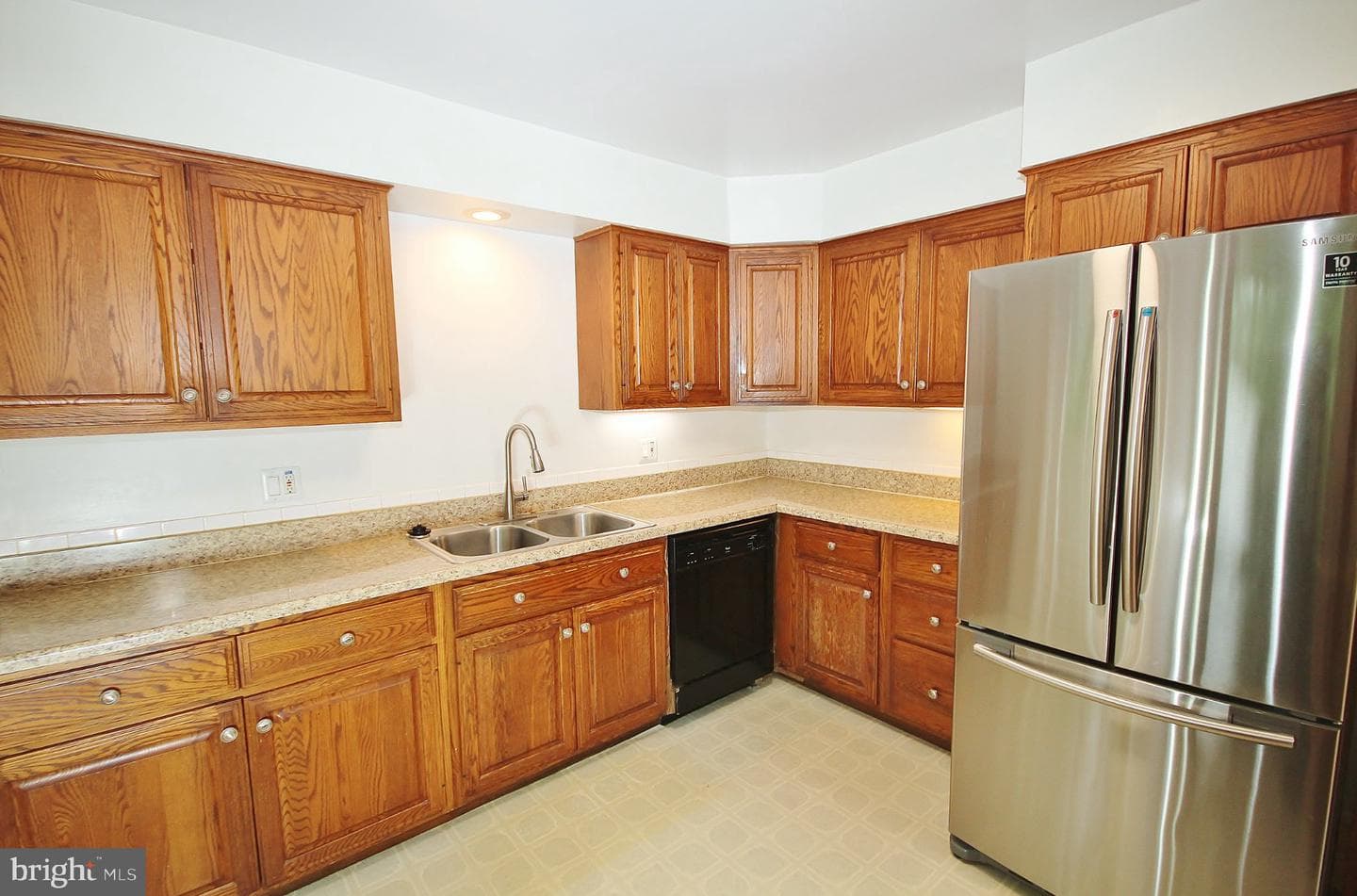 5504 Inverchapel Road photo 7