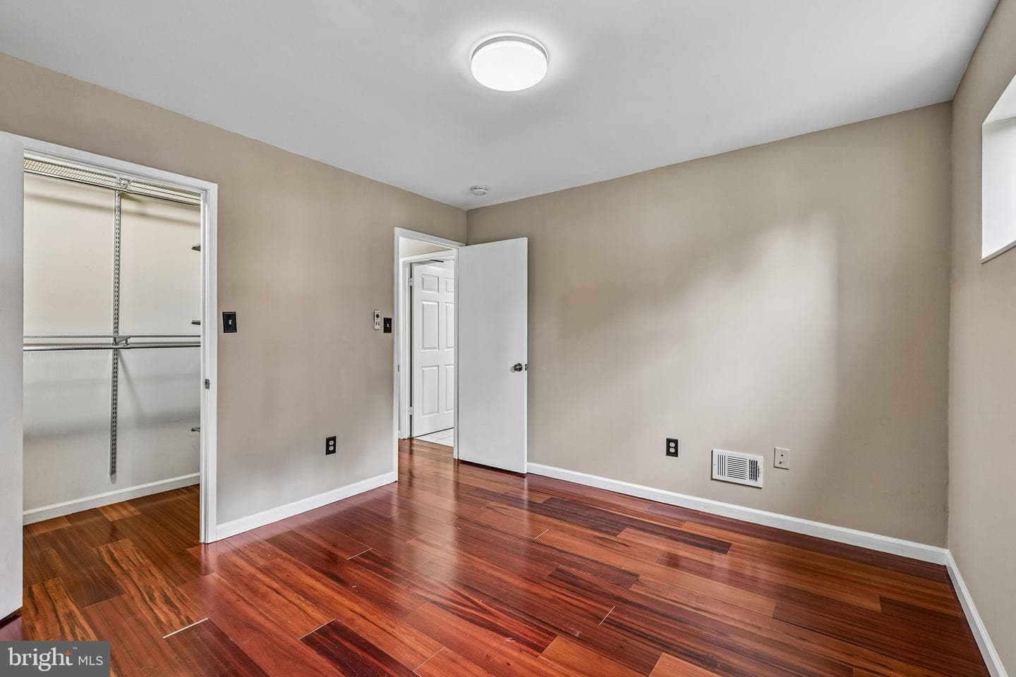 1733 Cy Court photo 29